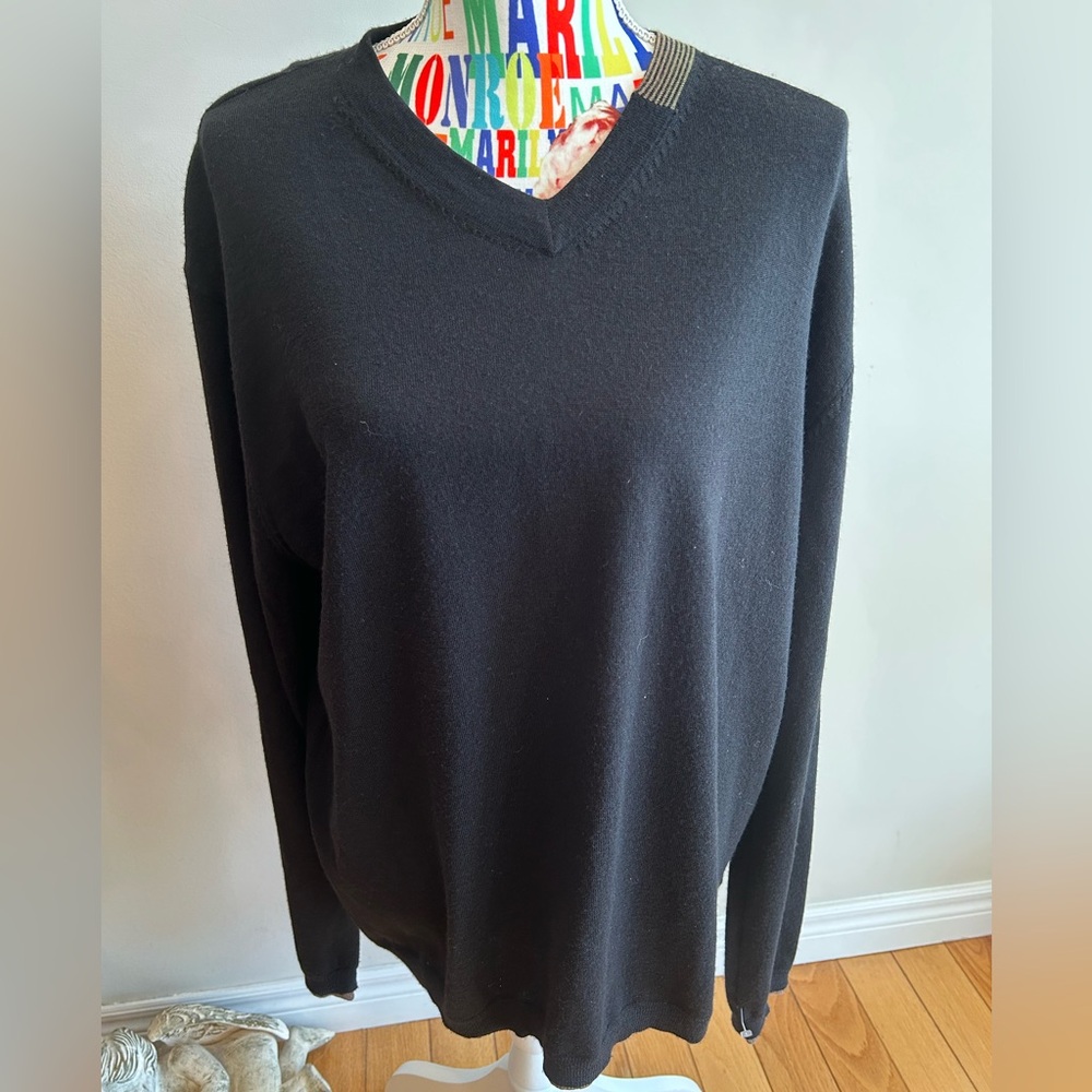 Robert Graham 100% Wool Men's Black V-Neck Sweater